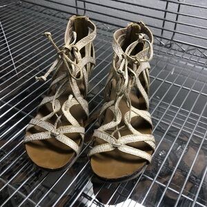 But in boutique in Santa Rosa, Florida $180 size 8 selling price $75